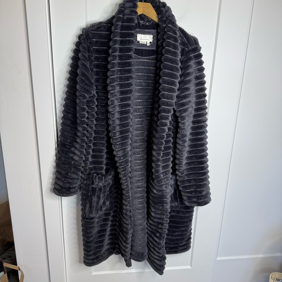 Anthropologie Mariposa Gray Fuzzy Soft Robe Lounge Cozy Size M/L - Picture 2 of 9